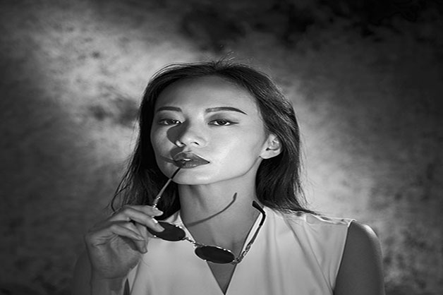 【重點】上海形象照拍攝進(jìn)行介紹女性拍攝形象照時該如何進(jìn)行展現(xiàn)魅力呢？